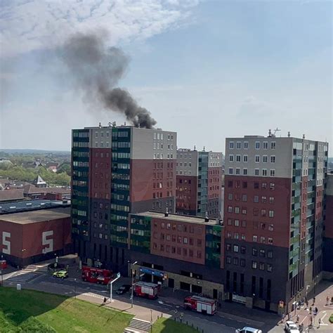 Grote brand op dak flatgebouw Roermond: drie .